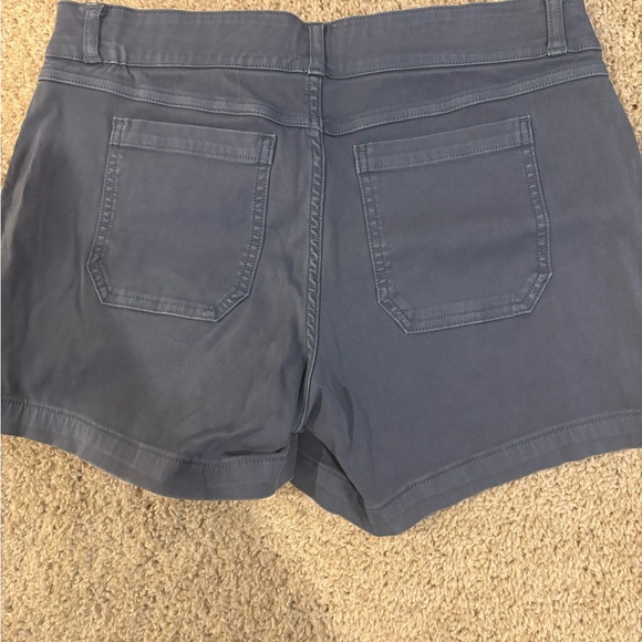 Spanx Stretch Twill Shorts Size Large. New without tags - Picture 4 of 4